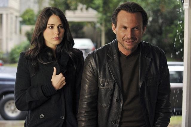 Christian Slater and Michelle Borth in Забытые (2009)