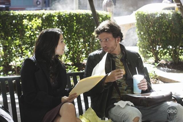 Michelle Borth and Anthony Carrigan in Забытые (2009)