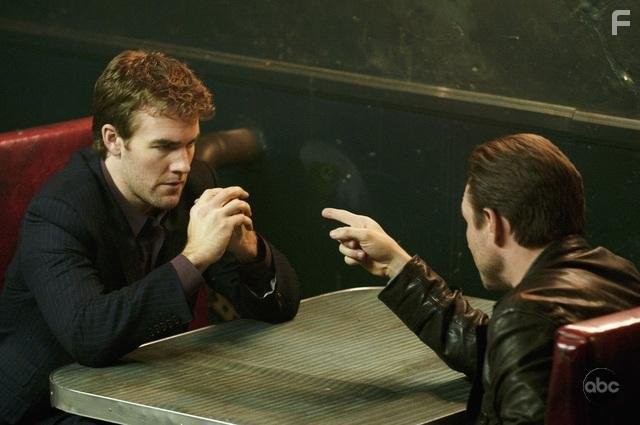 Christian Slater in Забытые (2009)