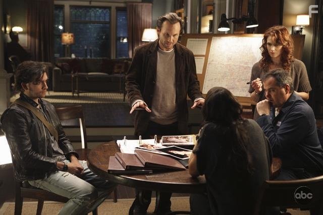 Christian Slater, Bob Stephenson, Heather Stephens, and Anthony Carrigan in Забытые (2009)