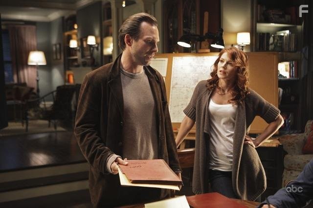 Christian Slater and Heather Stephens in Забытые (2009)