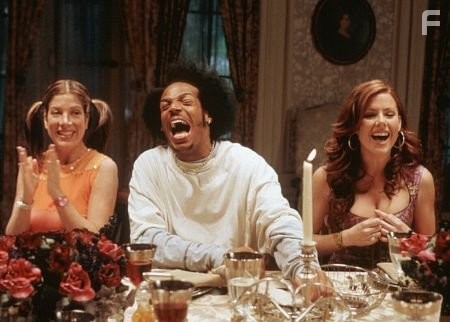 Tori Spelling, Kathleen Robertson, and Marlon Wayans in Очень страшное кино 2 (2001)