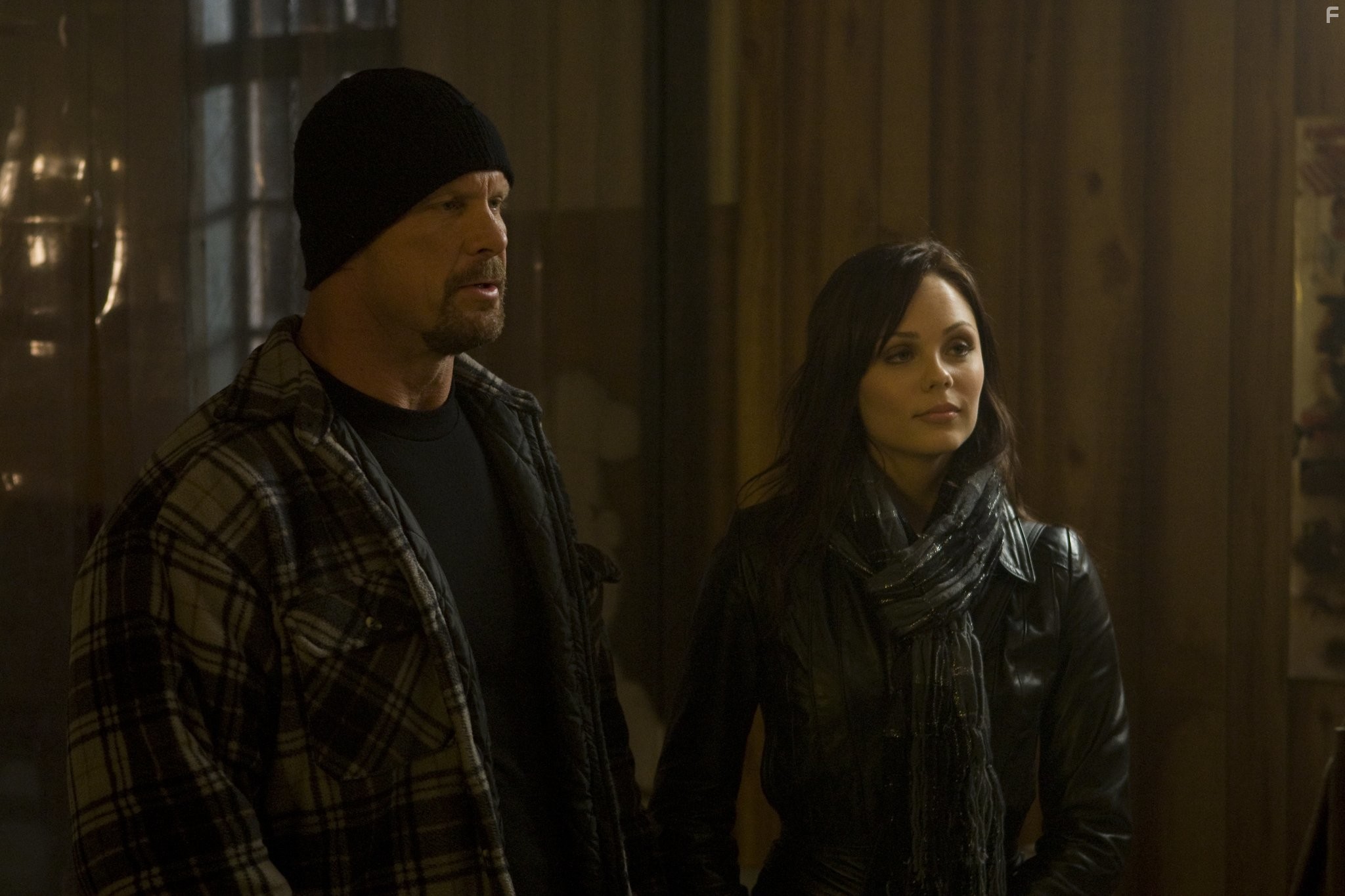 Steve Austin and Laura Vandervoort in Ущерб (2009)