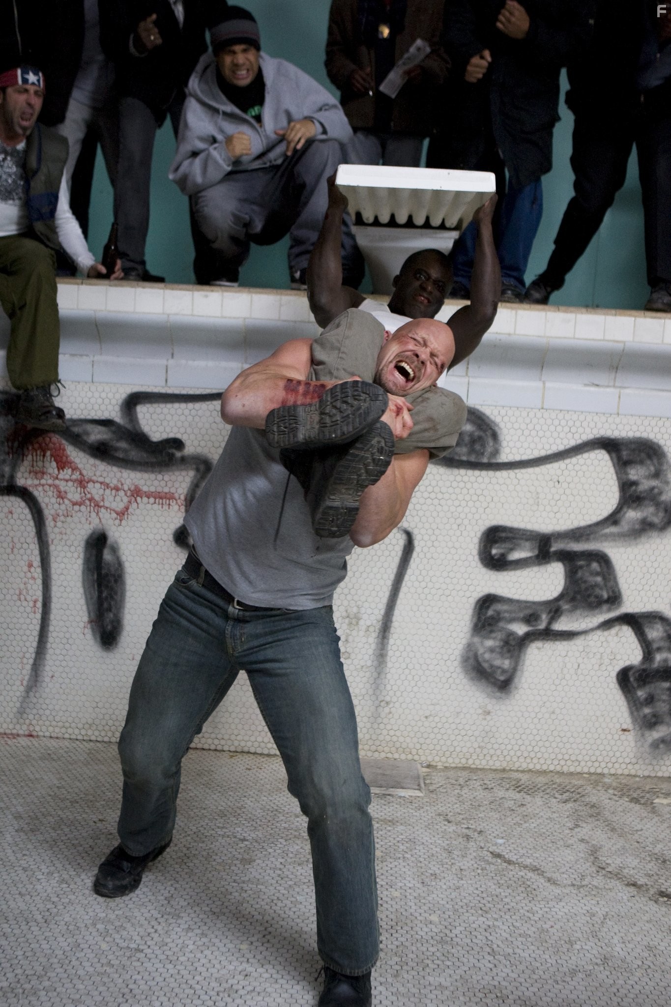 Steve Austin and Ernie Jackson in Ущерб (2009)