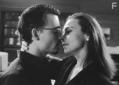 Johnny Depp and Lena Olin in Девятые врата (1999)