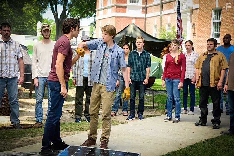 Colin Ford and Alexander Koch in Под куполом (2013)