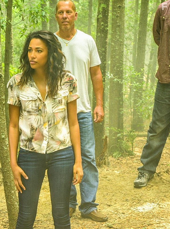 Kylie Bunbury in Под куполом (2013)