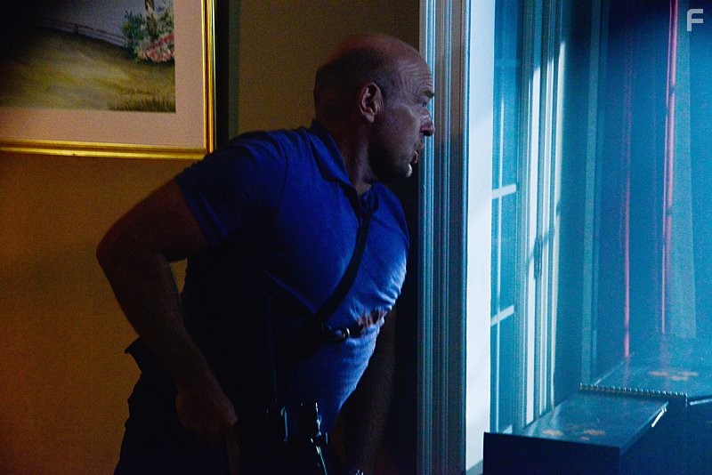 Dean Norris in Под куполом (2013)