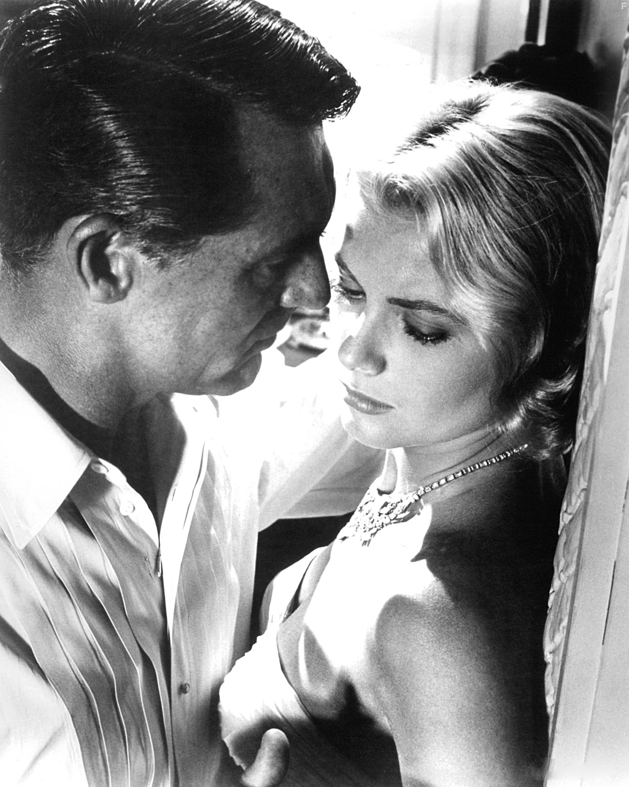 Cary Grant and Grace Kelly in Поймать вора (1955)