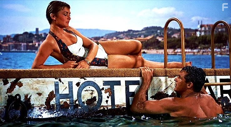 Cary Grant and Brigitte Auber in Поймать вора (1955)