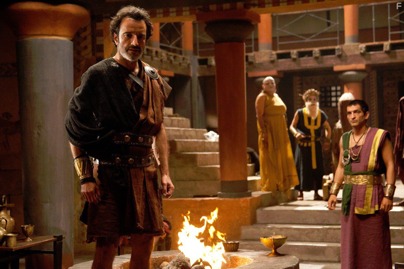 Bruno Todeschini and Amr Waked in Odysseus (2013)