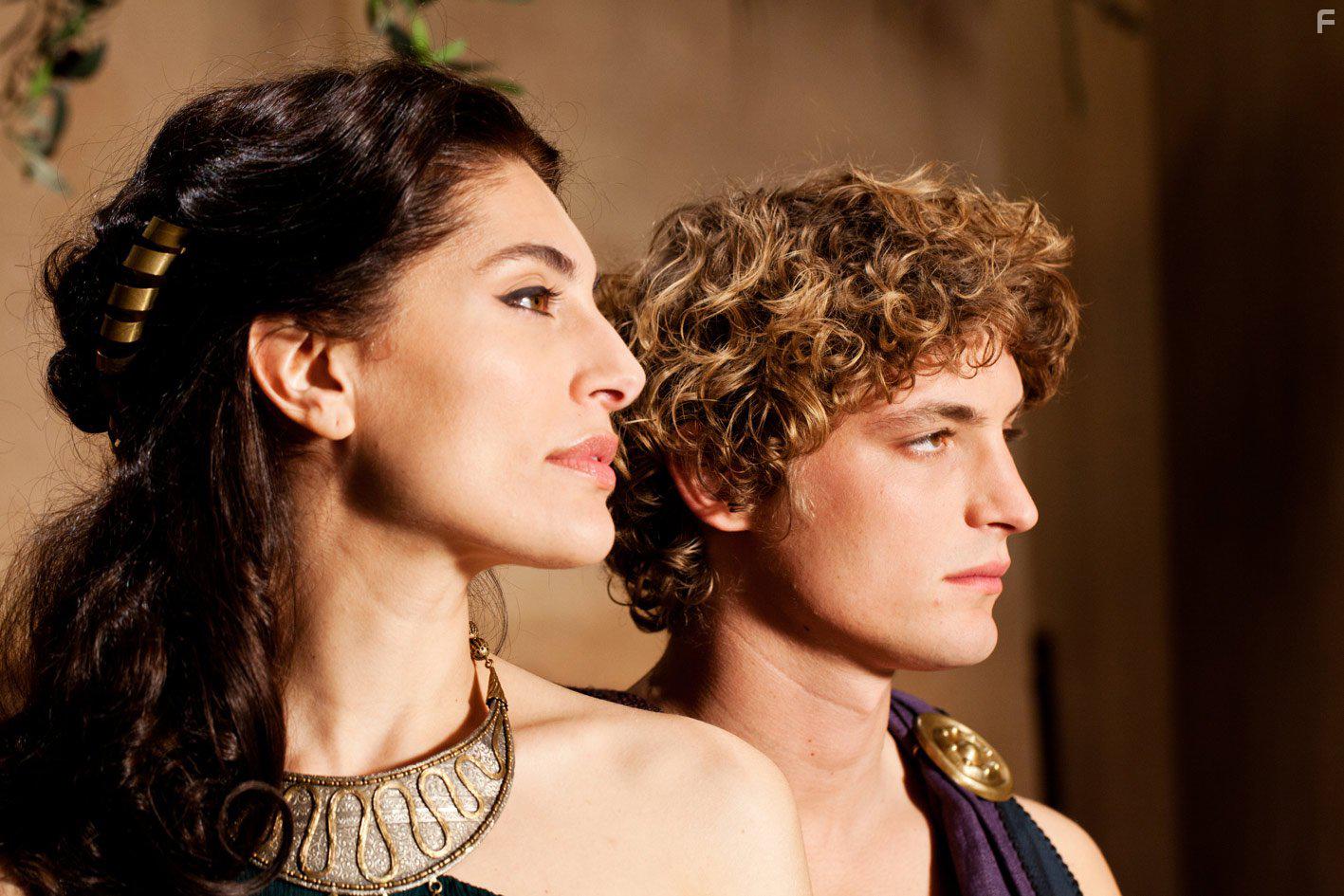 Caterina Murino and Niels Schneider in Odysseus (2013)