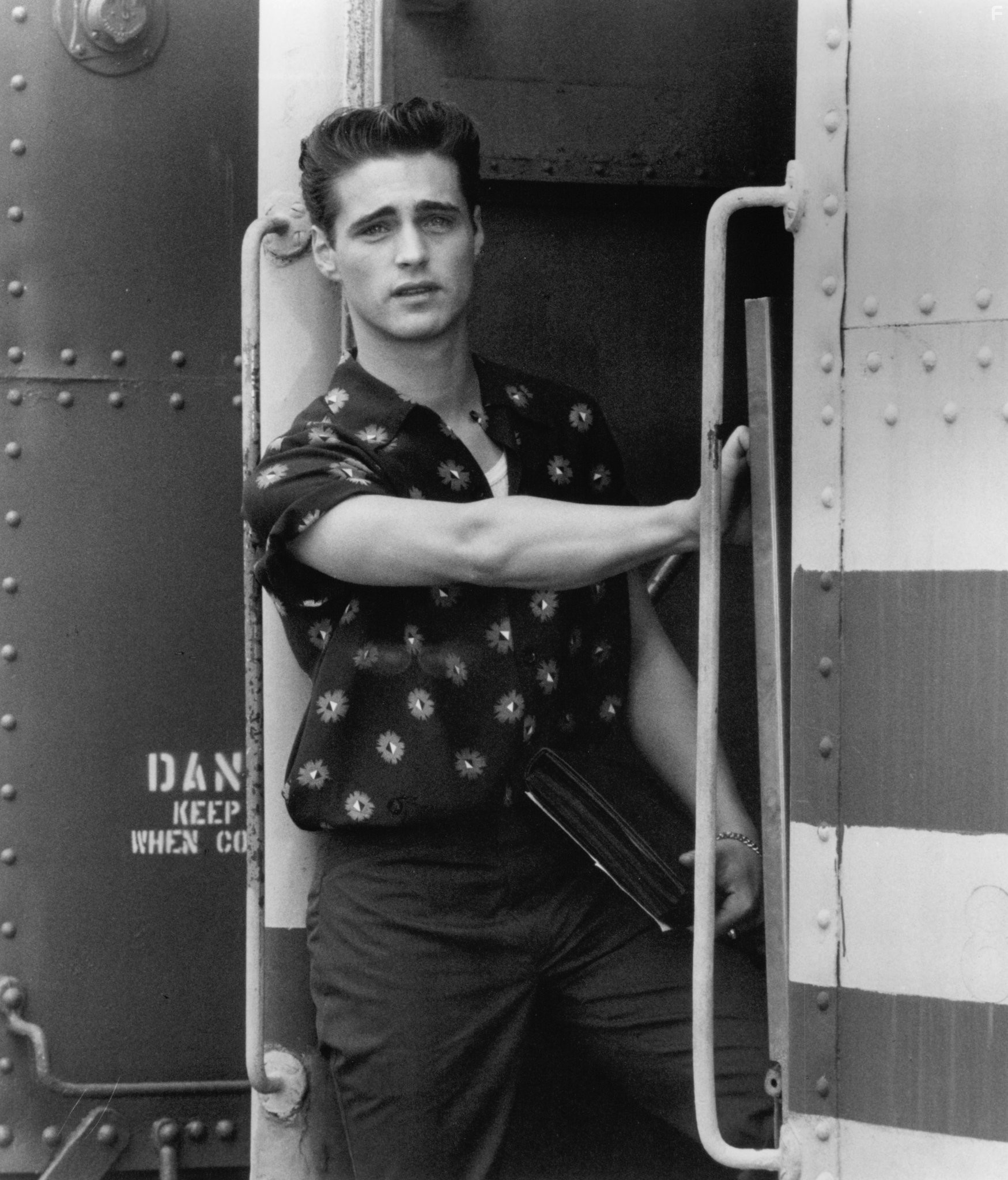 Jason Priestley in Девушка из календаря (1993)