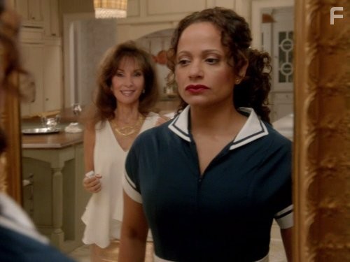 Susan Lucci and Judy Reyes in Коварные горничные (2013)