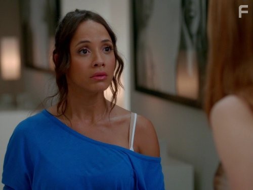 Dania Ramirez in Коварные горничные (2013)