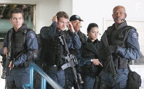 Samuel L. Jackson, LL Cool J, Colin Farrell, Michelle Rodriguez, and Brian Van Holt in S.W.A.T.: Спецназ города ангелов (2003)
