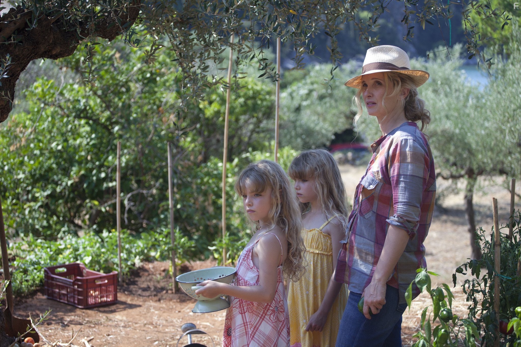 Julie Delpy, Charlotte Prior, and Jennifer Prior in Перед полуночью (2013)
