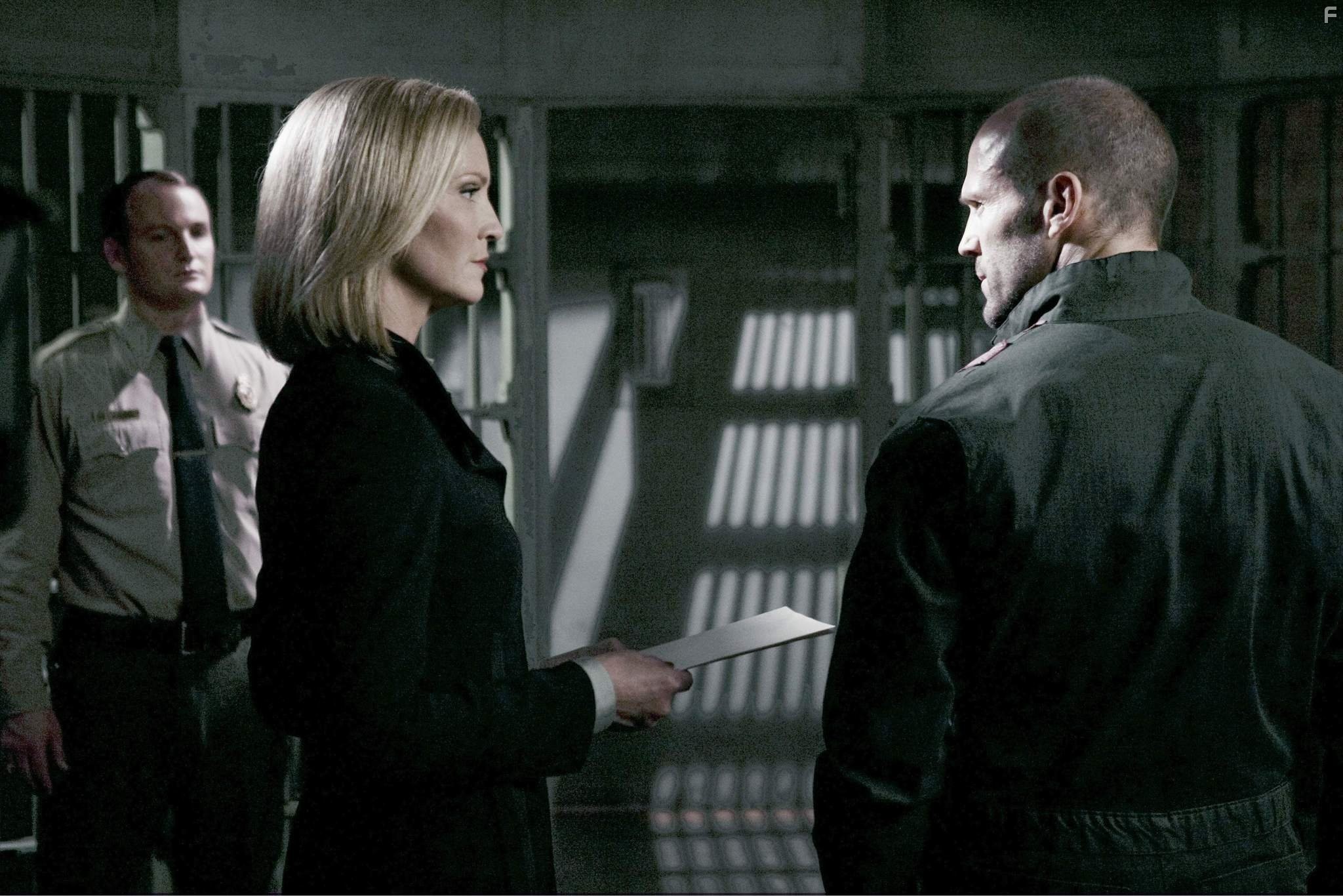 Joan Allen and Jason Statham in Смертельная гонка (2008)