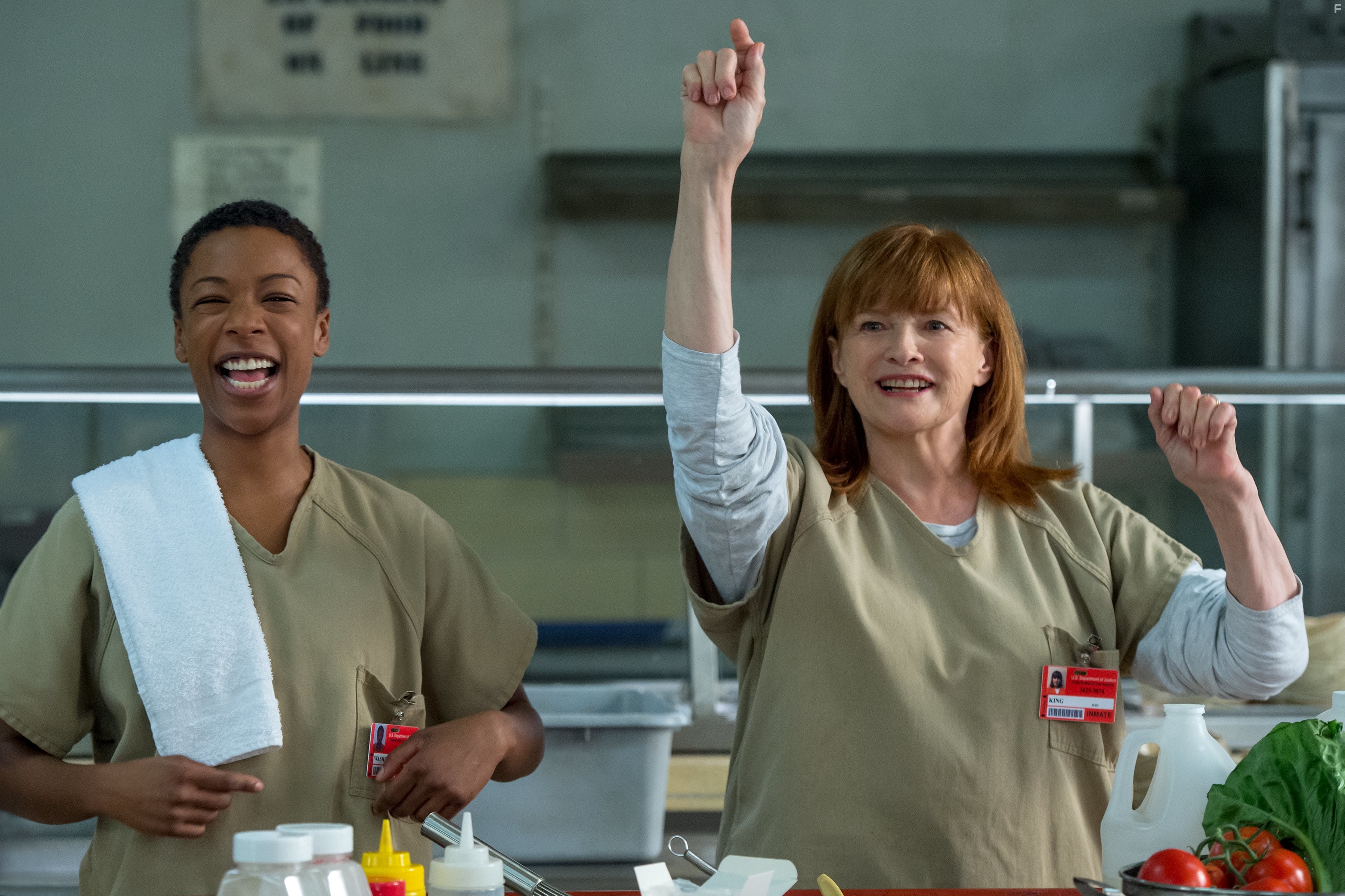 Blair Brown and Samira Wiley in Оранжевый - хит сезона (2013)