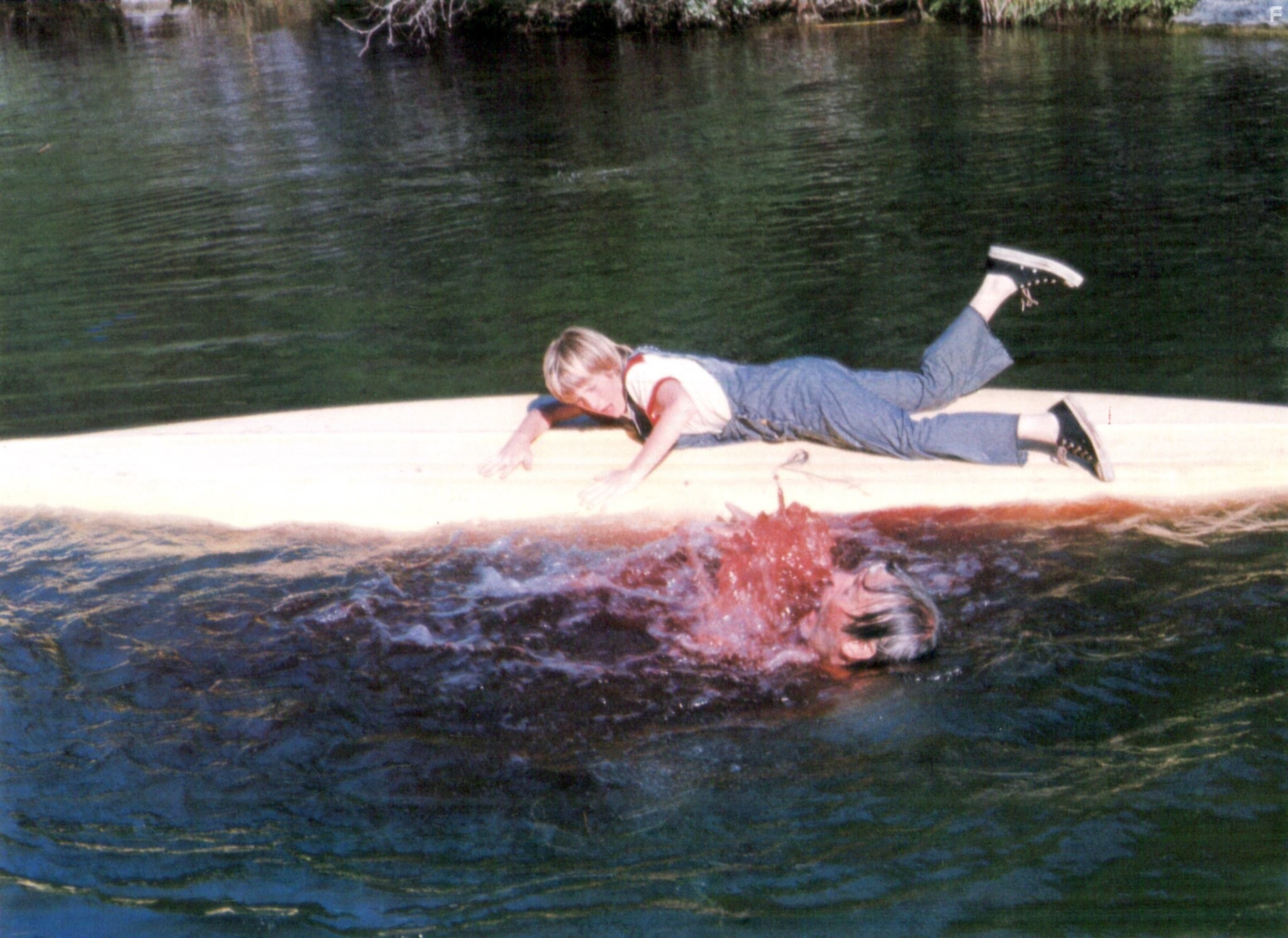 Kevin McCarthy and Jack Pauleson in Пираньи (1978)