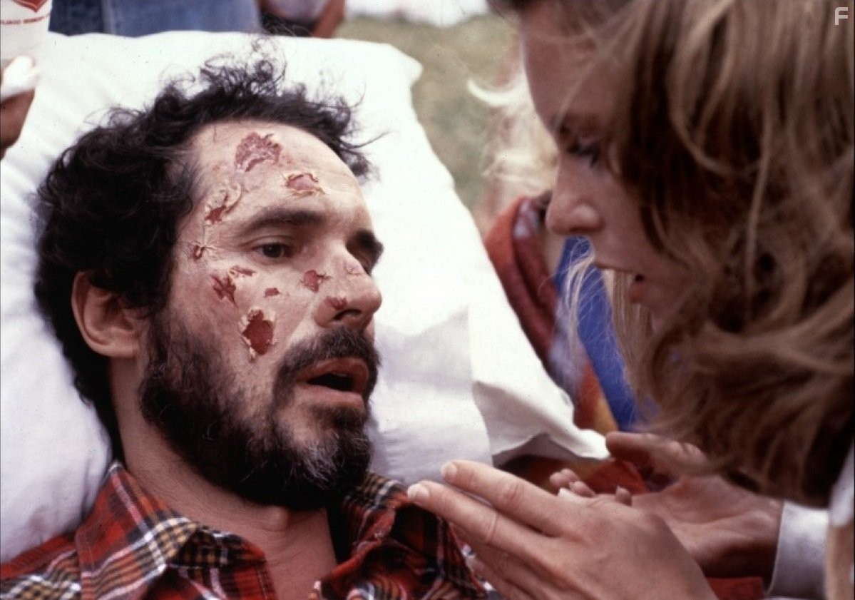 Bradford Dillman and Heather Menzies-Urich in Пираньи (1978)