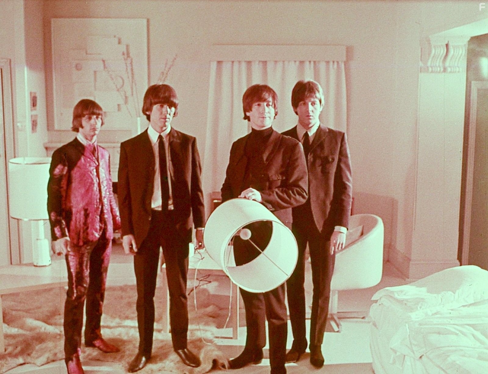 Paul McCartney, John Lennon, George Harrison, Ringo Starr, and The Beatles in На помощь! (1965)