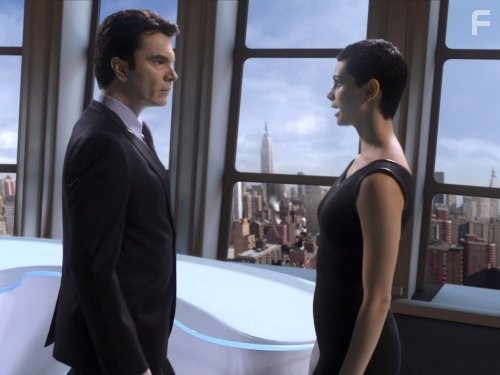 Christopher Shyer and Morena Baccarin in Vизитeры (2009)