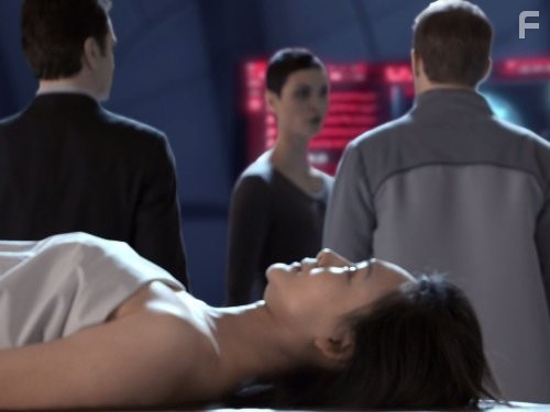 Morena Baccarin in Vизитeры (2009)