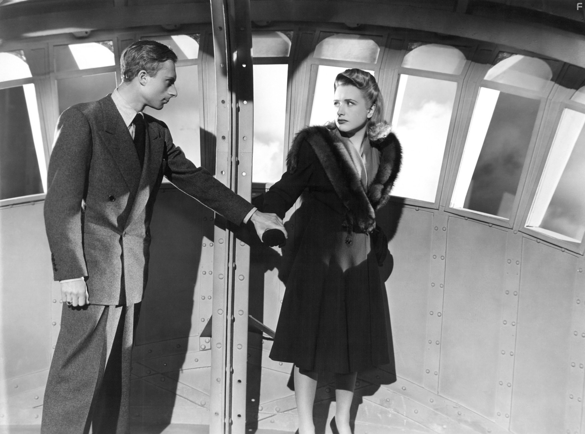 Priscilla Lane and Norman Lloyd in Диверсант (1942)