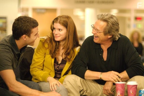 Jeff Bridges, Justin Timberlake, and Kate Mara in Открытая дорога назад (2009)