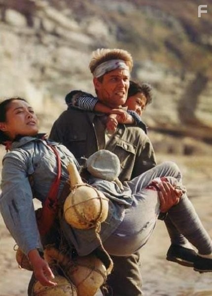 Paul Kersey and Jing Ning in Huanghe juelian (1999)