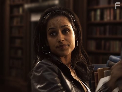 Agam Darshi in Убежище (2008)