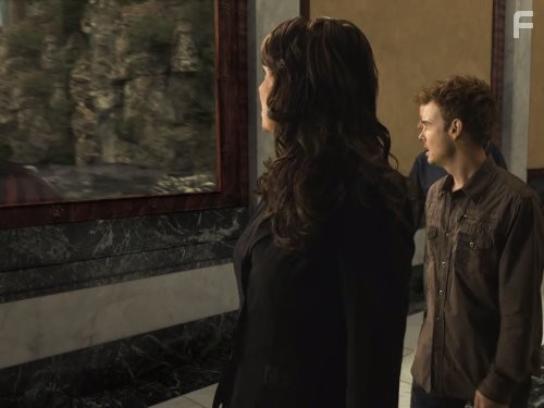 Robin Dunne and Amanda Tapping in Убежище (2008)