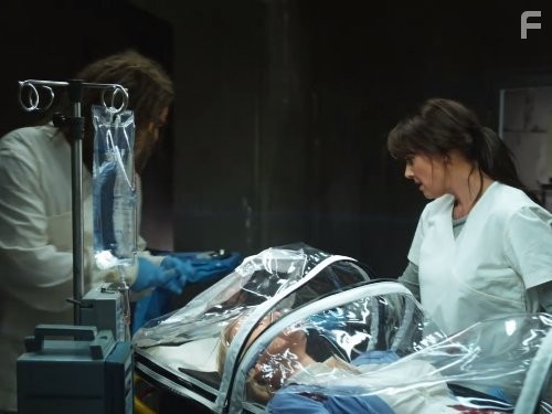 Christopher Heyerdahl and Amanda Tapping in Убежище (2008)