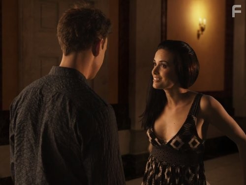 Christine Chatelain and Robin Dunne in Убежище (2008)