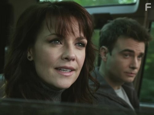 Robin Dunne and Amanda Tapping in Убежище (2008)