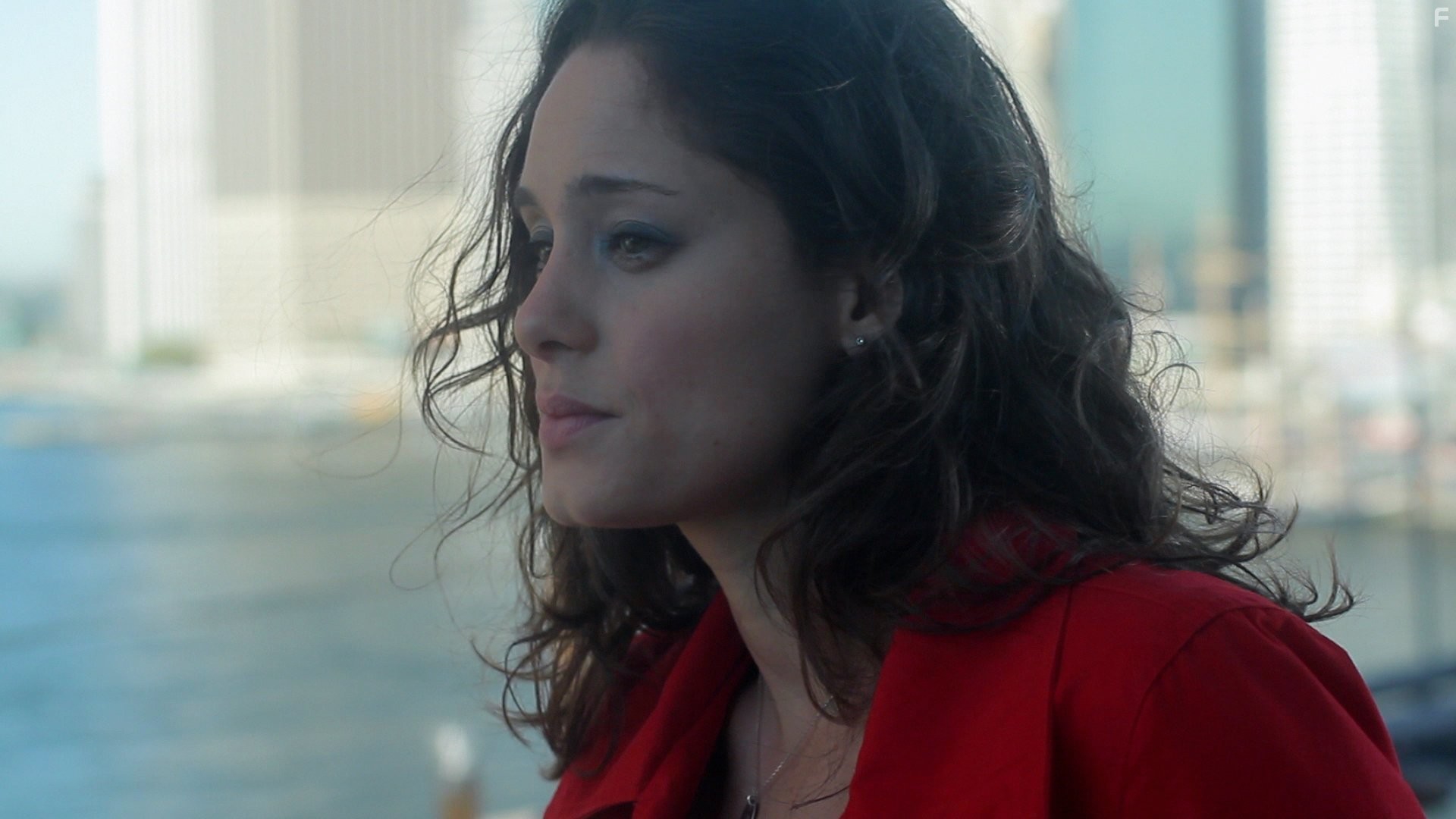 Chelsea Crowe in Meanwhile (2011)