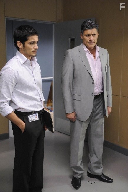 Steven Bauer and Nicholas Gonzalez in Сознание (2009)