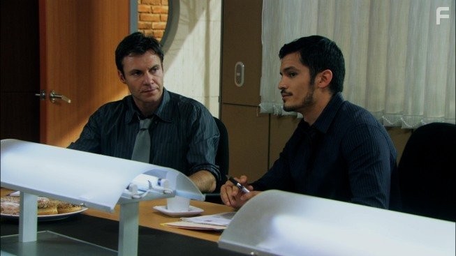 Nicholas Gonzalez and Chris Vance in Сознание (2009)