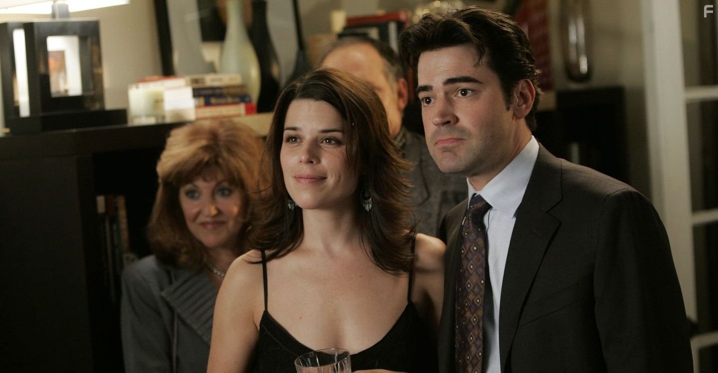 Neve Campbell and Ron Livingston in Странные родственники (2006)