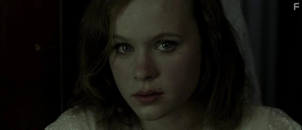 Thora Birch in Дедлайн. (2009)