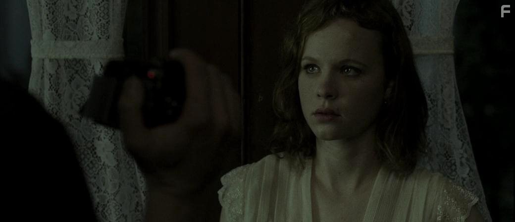 Thora Birch in Дедлайн. (2009)