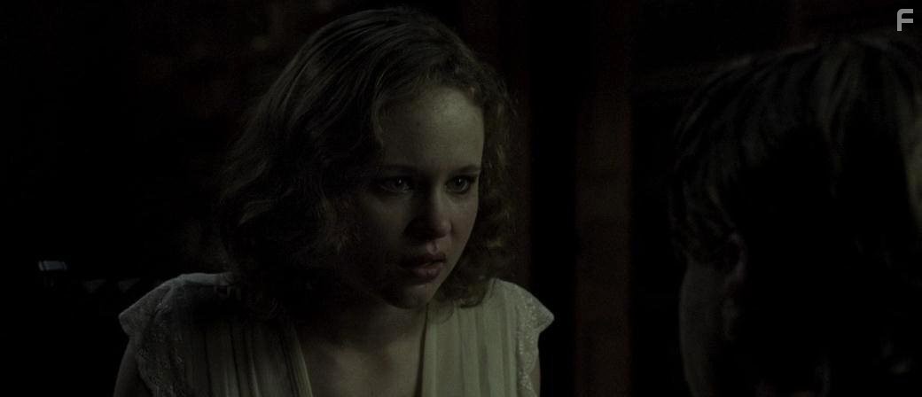 Thora Birch in Дедлайн. (2009)