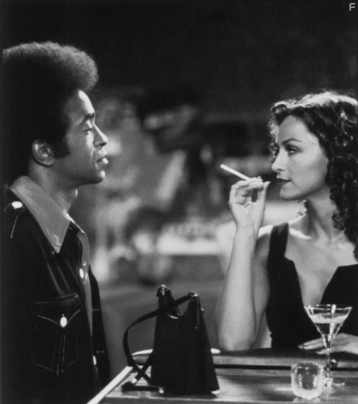 Tim Meadows and Sofia Milos in Дамский угодник (2000)
