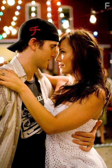 Briana Evigan and Robert Hoffman in Шаг вперед 2: Улицы (2008)
