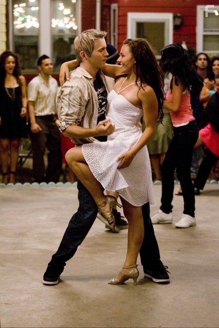Briana Evigan and Robert Hoffman in Шаг вперед 2: Улицы (2008)