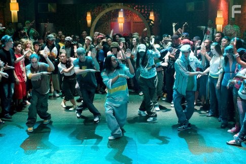 Robert Hoffman and Mari Koda in Шаг вперед 2: Улицы (2008)