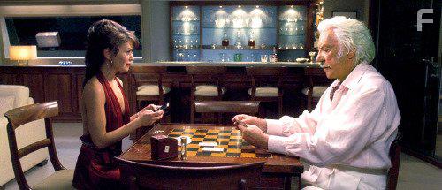 Donald Sutherland and Alexis Dziena in Fool's Gold (2008)