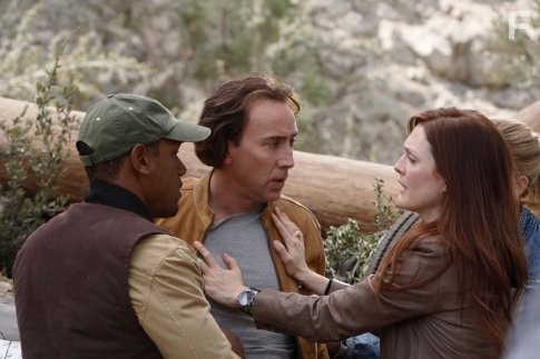 Nicolas Cage and Julianne Moore in Пророк (2007)