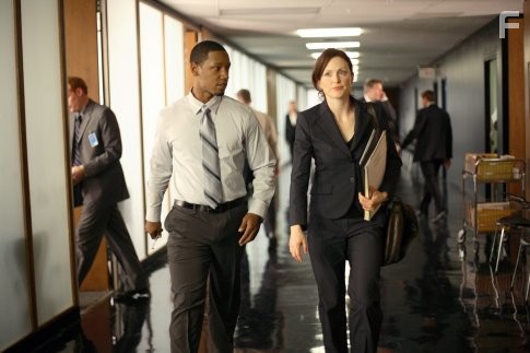 Julianne Moore and Tory Kittles in Пророк (2007)